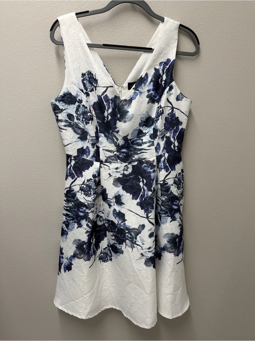 Liza Luxe Textured White Midi Dress with Navy Floral Print Size L